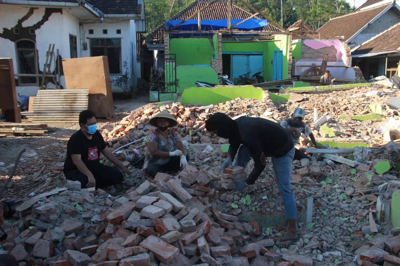 Kisah Mistiani saat Gempa Malang: Saya Lagi Makan Rujak Tertimpa Bata dan Genteng
