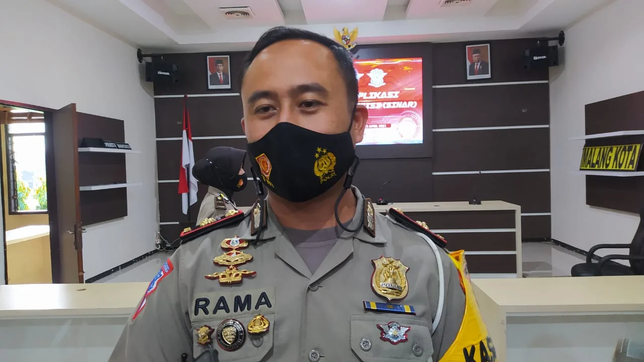 tol - Pintu Exit Tol Madyopuro Jadi Titik Penyekatan Arus Kendaraan Mudik