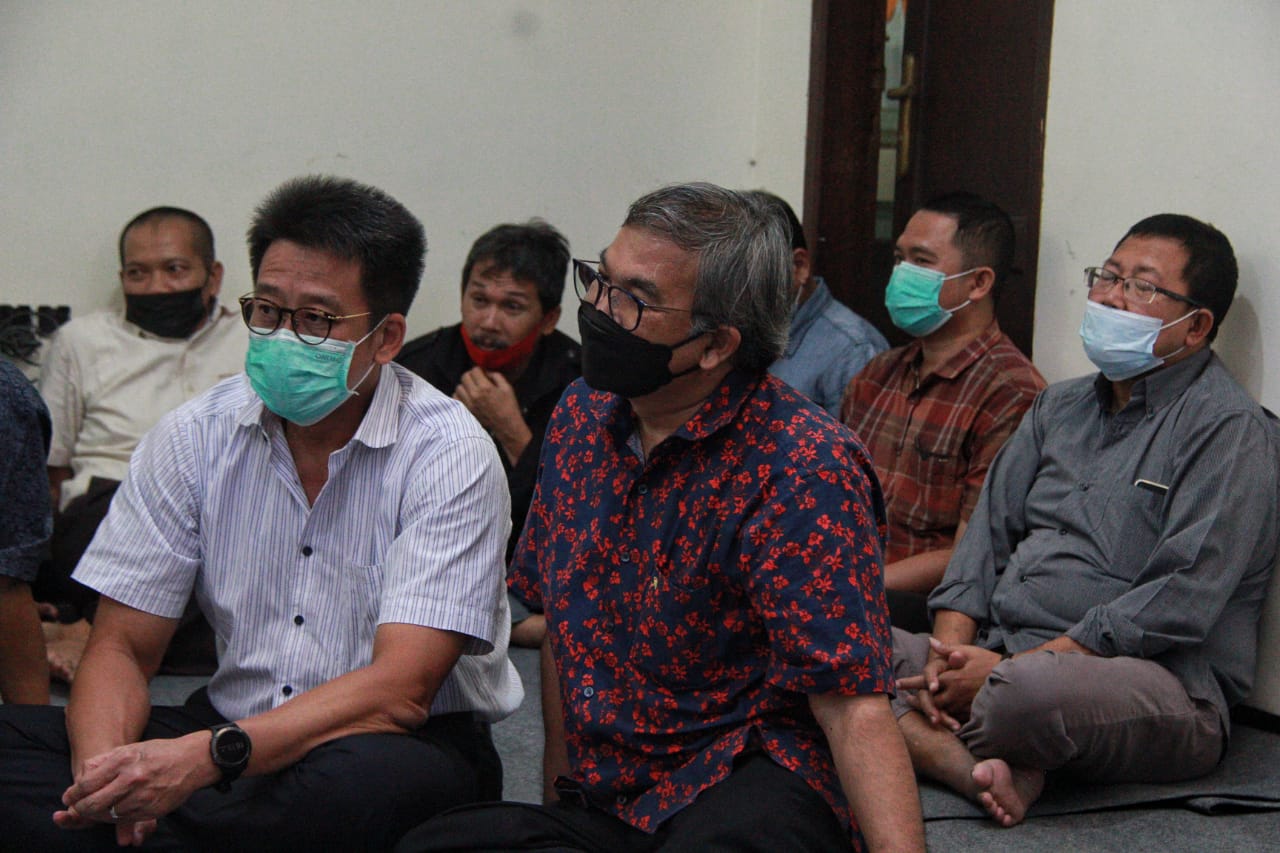 Aqua Dwipayana (tengah) dalam Malang Jurnalis Forum, pada Kamis (22/4/2021). Foto: Rubianto