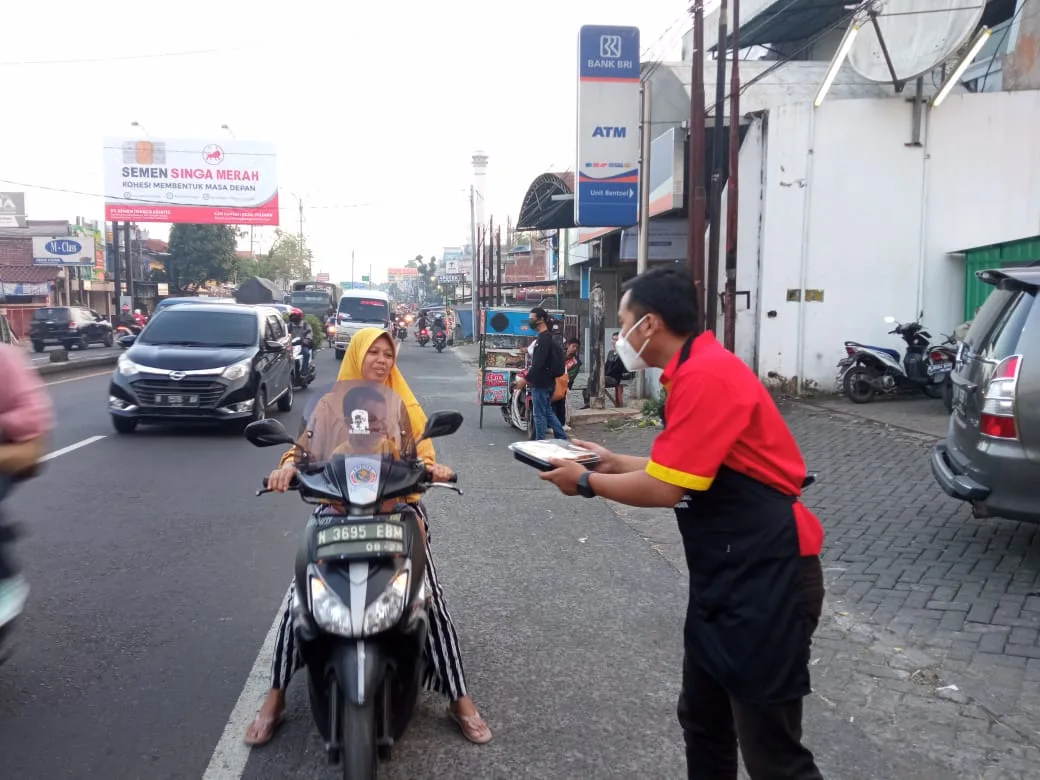 Alfamart Bagi-Bagi 51.000 Nasi Kotak di Ramadhan Berbagi