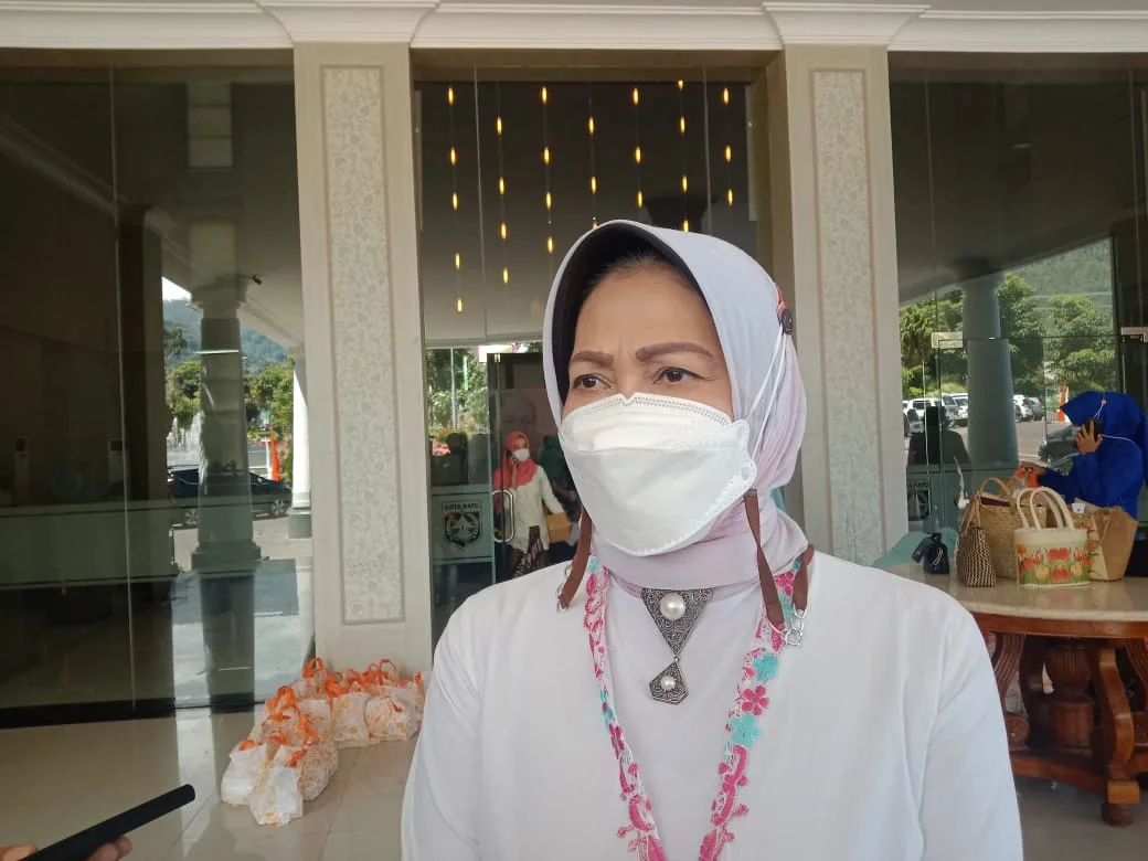 Foto: Wali Kota Batu, Dewanti Rumpoko saat ditemui di Graha Pancasila Balai Kota Among Tani Kota Batu