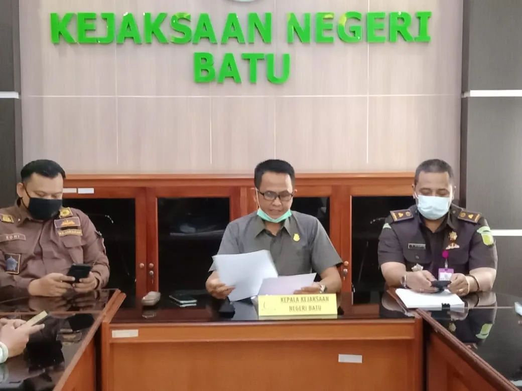 Kajari Kota Batu merilis penetapan FP sebagai tersangka dugaan tindak pidana korupsi. Foto Sholeh/Tugumalang.id