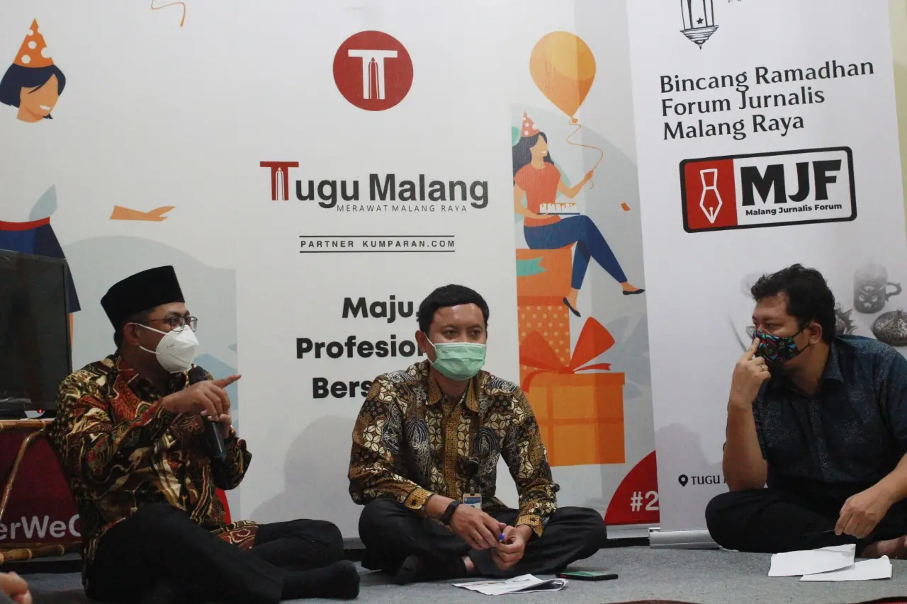 Kepala Otoritas Jasa Keuangan (OJK) Malang, Sugiarto Kasmuri dan Analis Pengembangan UMKM Bank Indonesia (BI) Malang, Yon Widiano saat menjadi narasumber di MJF. Foto Rubianto/Tugumalang.id.
