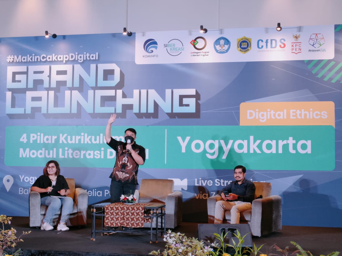 Savero Karamiveta Dwipayana saat mengisi acara Workshop Strategi Melawan Hoaks di Dunia Digital di Jogjakarta, Jumat (16/4).