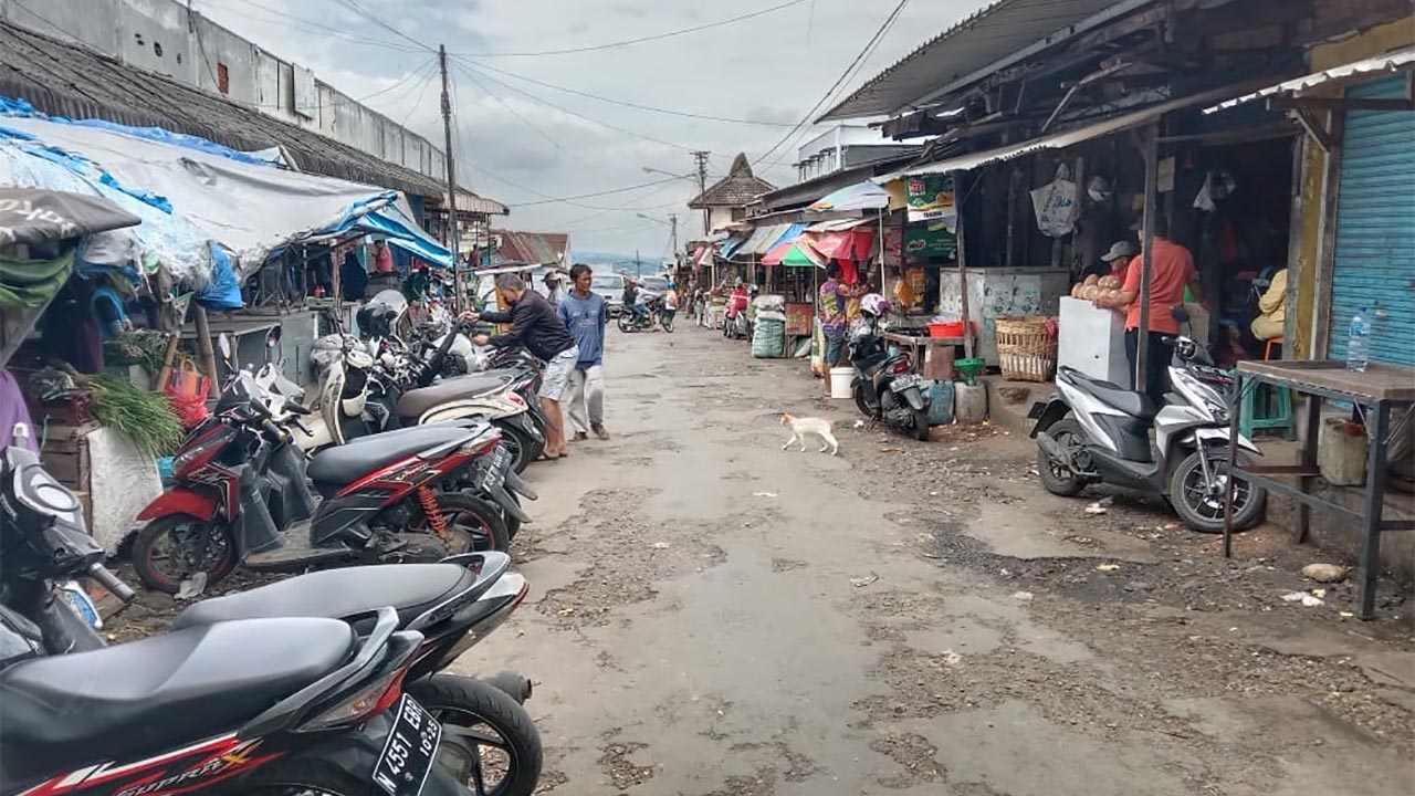 Salah satu los pasar Kota Batu Malang yang akan direvitalisasi.(foto: M Sholeh)