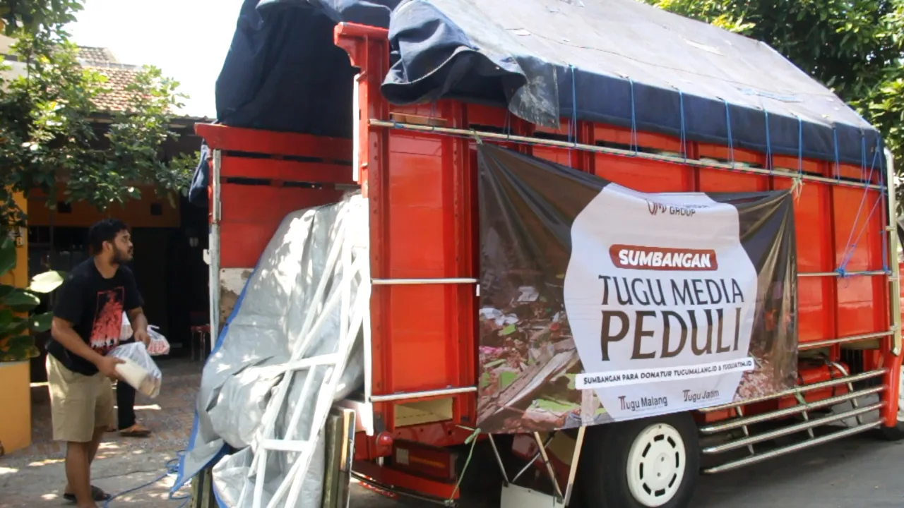 Penyaluran Donasi Tugu Media Peduli Tahap 2, Sembako dan Material Bangunan Dibagikan