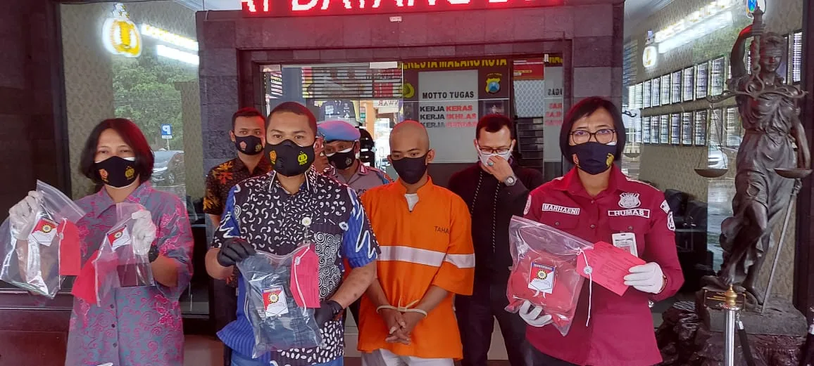 Pelaku penganiayaan tunangan yang viral di Malang kini digunduli dan ditangkap polisi. Foto/Azmy.