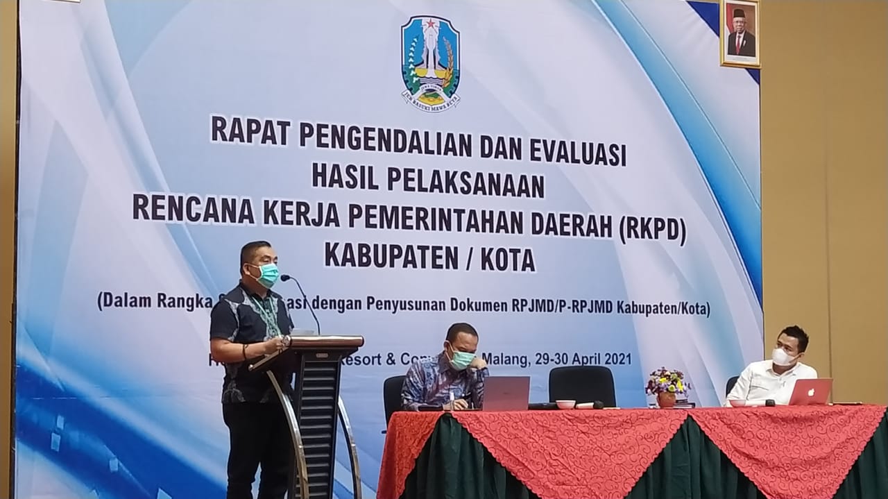 Forum Rapat Pengendalian dan Evaluasi Hasil Pelaksanaan RKPD Kabupaten/Kota se-Jatim di Kota Malang, Kamis (29/4/2021). Foto/Azmy