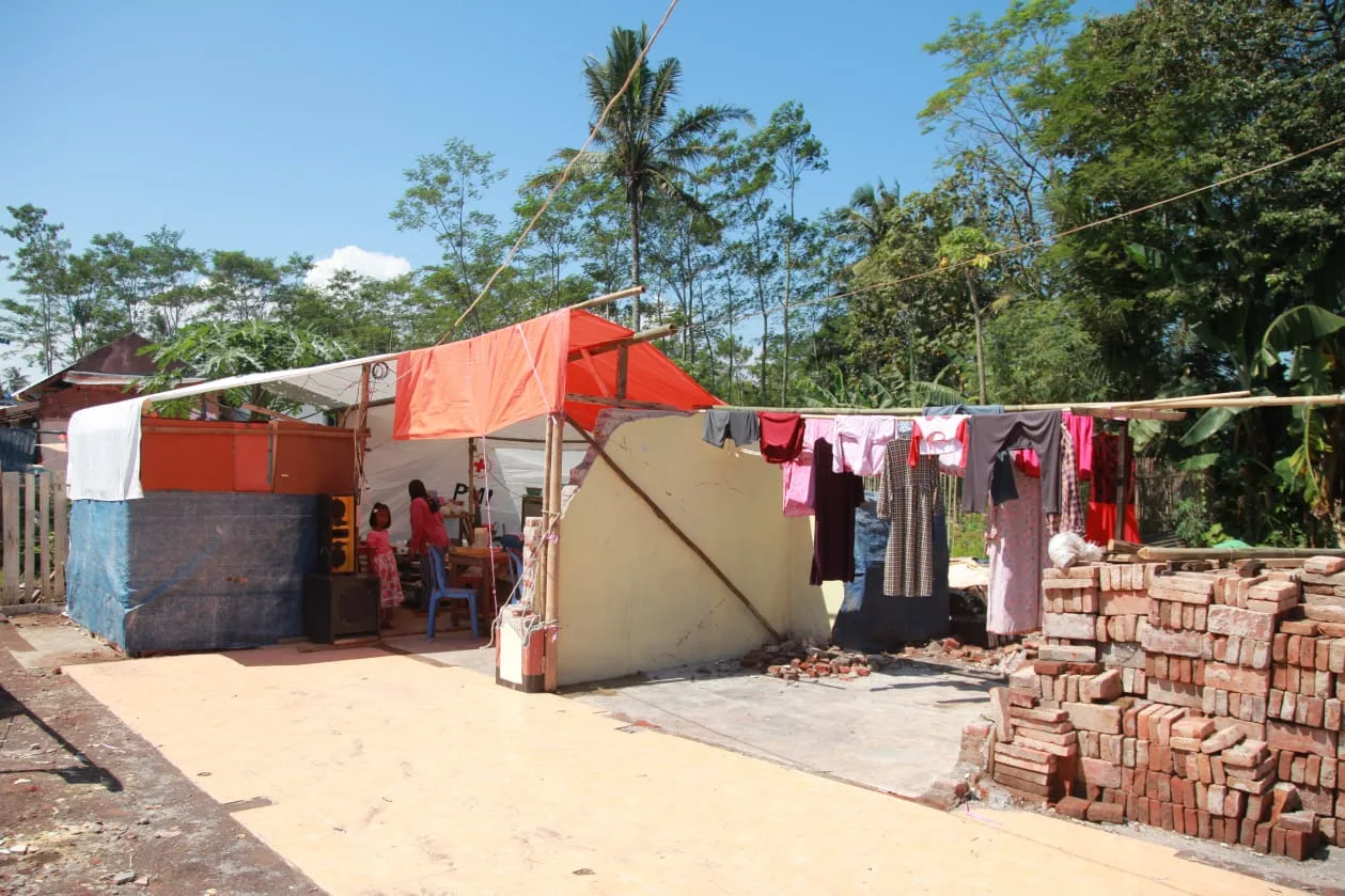 Rumah - Puluhan Rumah Hancur, Kepala Dusun Krajan Bingung Kapan Dibangun Kembali
