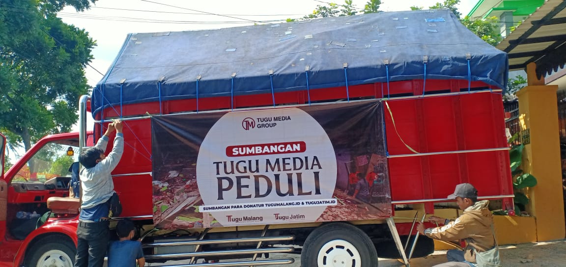 Truk pengangkut paket sembako untuk korban gempa Malang siap melincur. foto: Rubianto