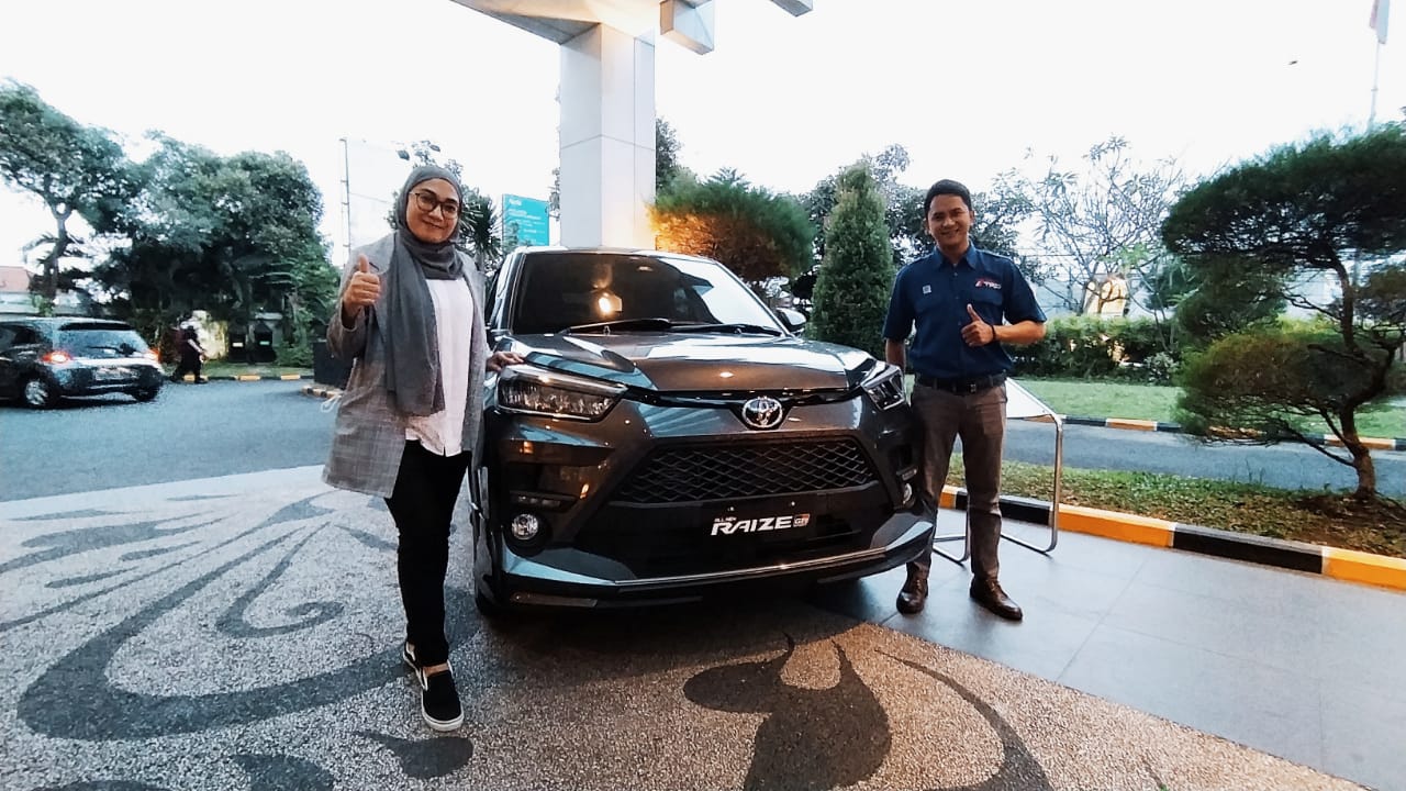 Toyota Raize semakin melengkapi pilihan segmen SUV favorit pecinta otomotif di Malang Raya. Foto/Azmy