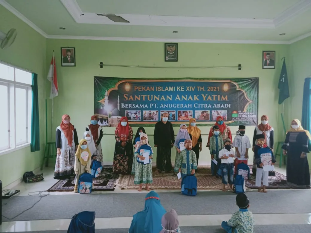PT ACA Bagikan THR untuk 254 Anak Yatim Piatu di Gondanglegi