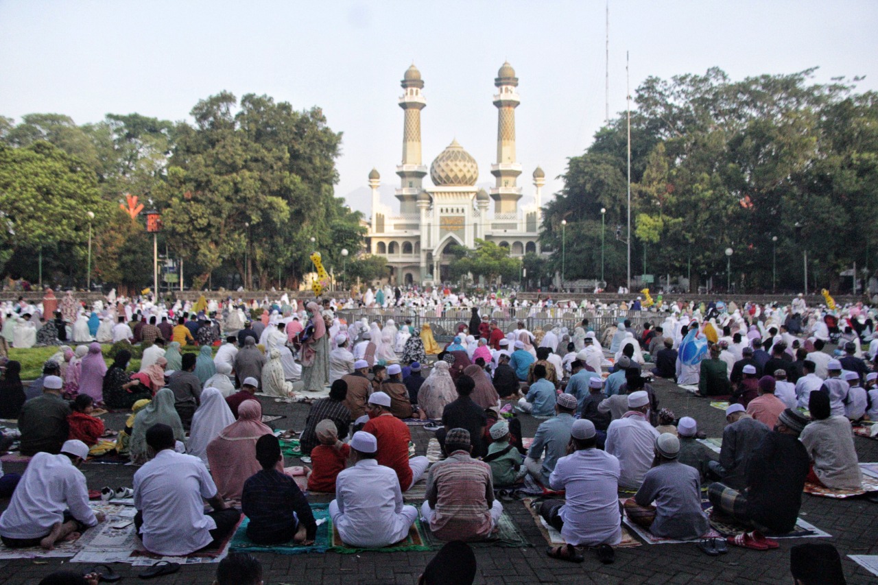 Salat Idul Fitri di Masjid Agung Jami' Kota Malang. Foto: Rubianto