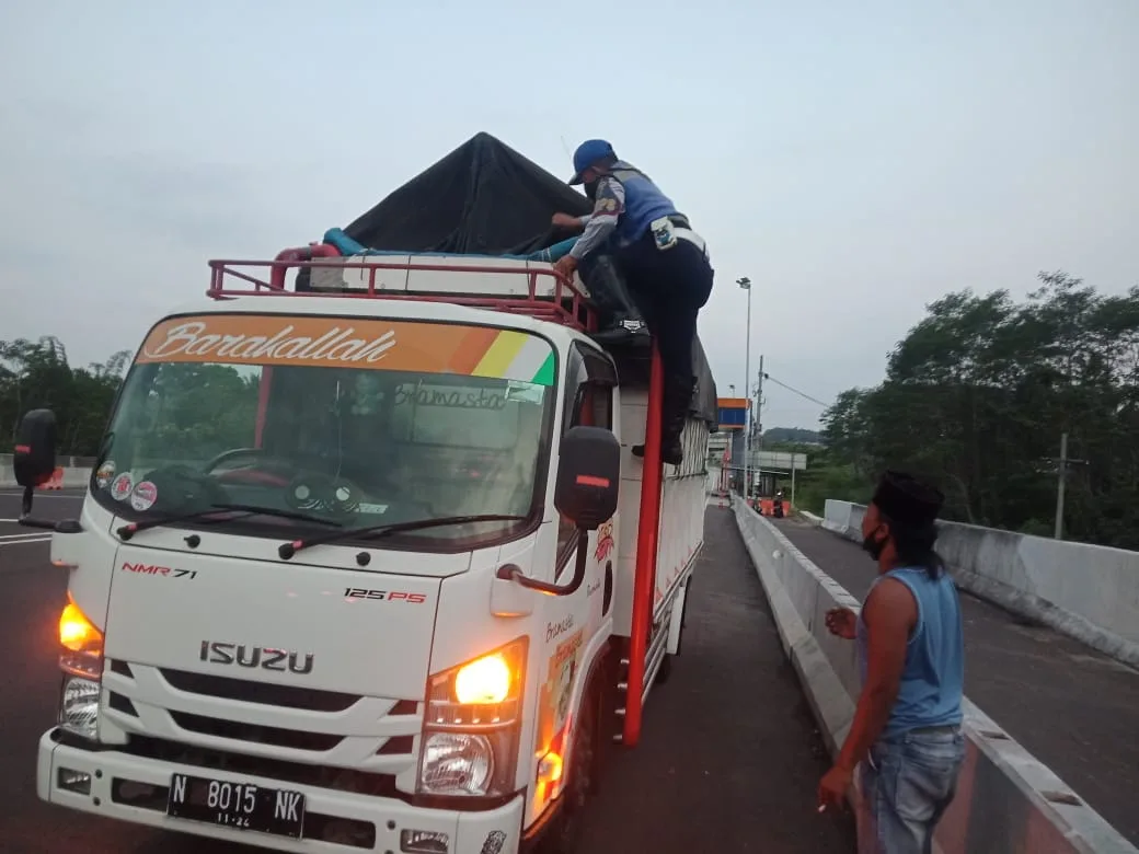 lebaran - Hari Kedua Lebaran, 123 Kendaraan Masuk Kota Malang Diputar Balik