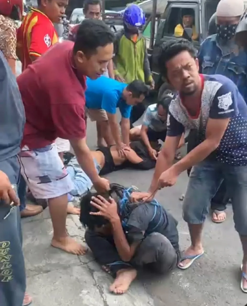 Lukai Korban, Maling Burung di Blimbing Diamuk Warga