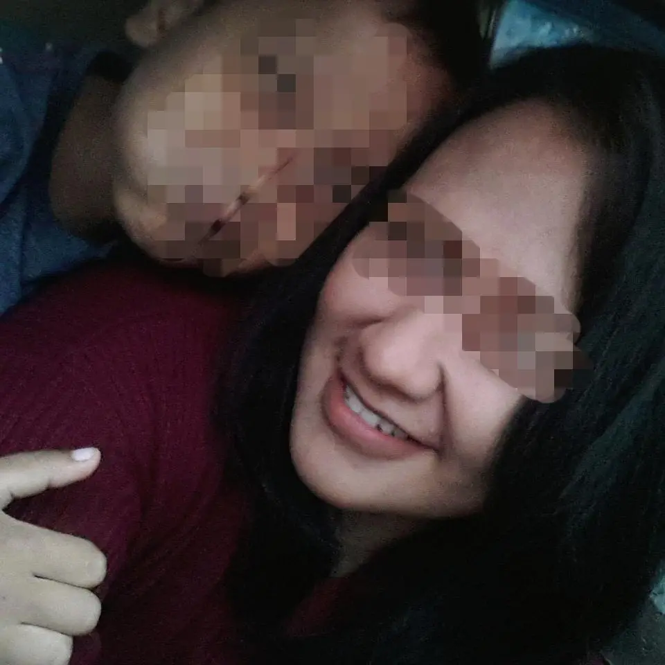 Eva bersama anaknya. foto dok.