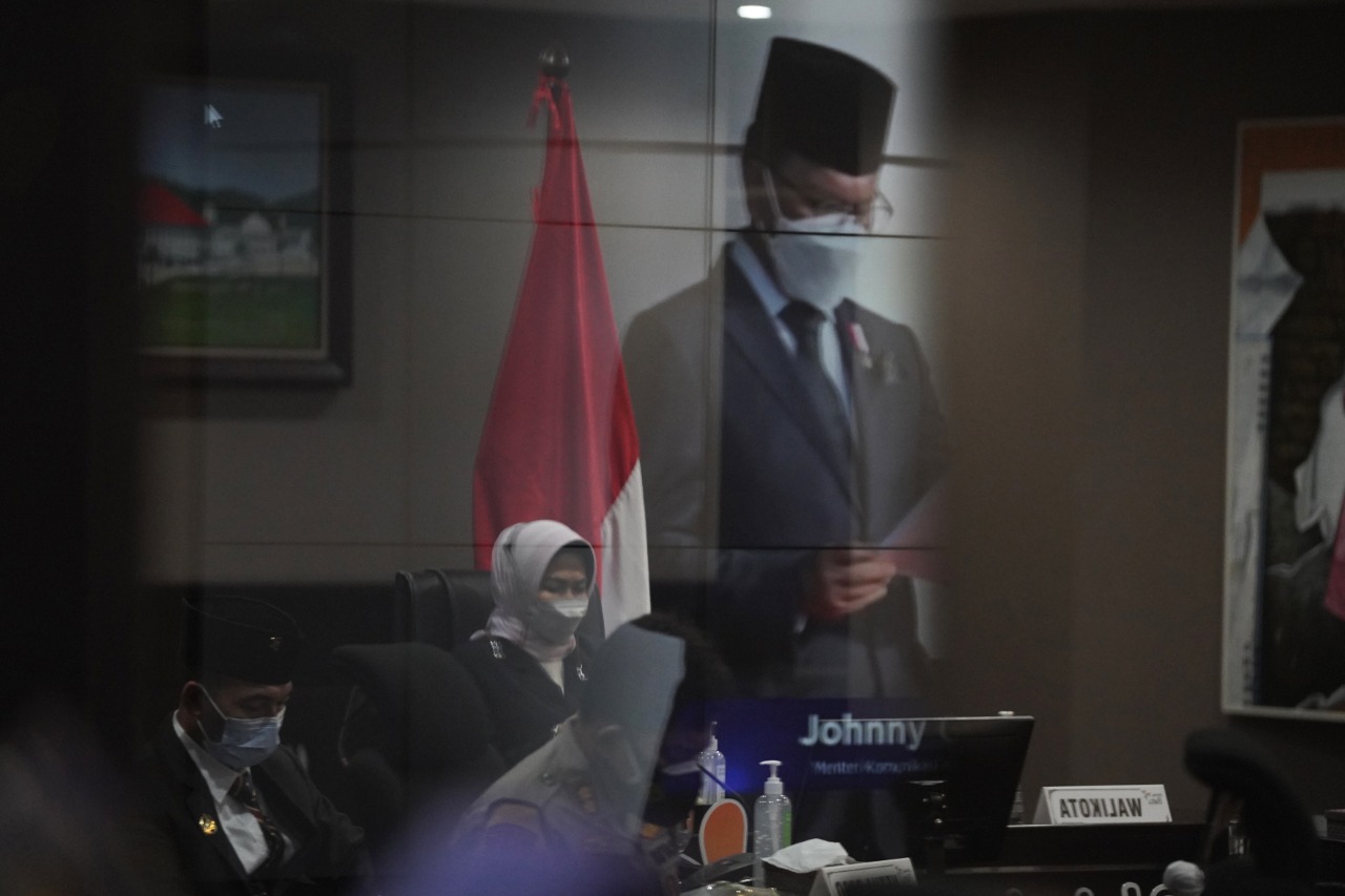 Wali Kota Batu, Dewanti Rumpoko saat mengikuti Harkitnas secara virtual. foto: Diskominfo Kota Batu