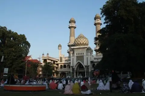 Ilustrasi salat berjamaah di Masjid Agung Jami Kota Malang. Foto/Ben