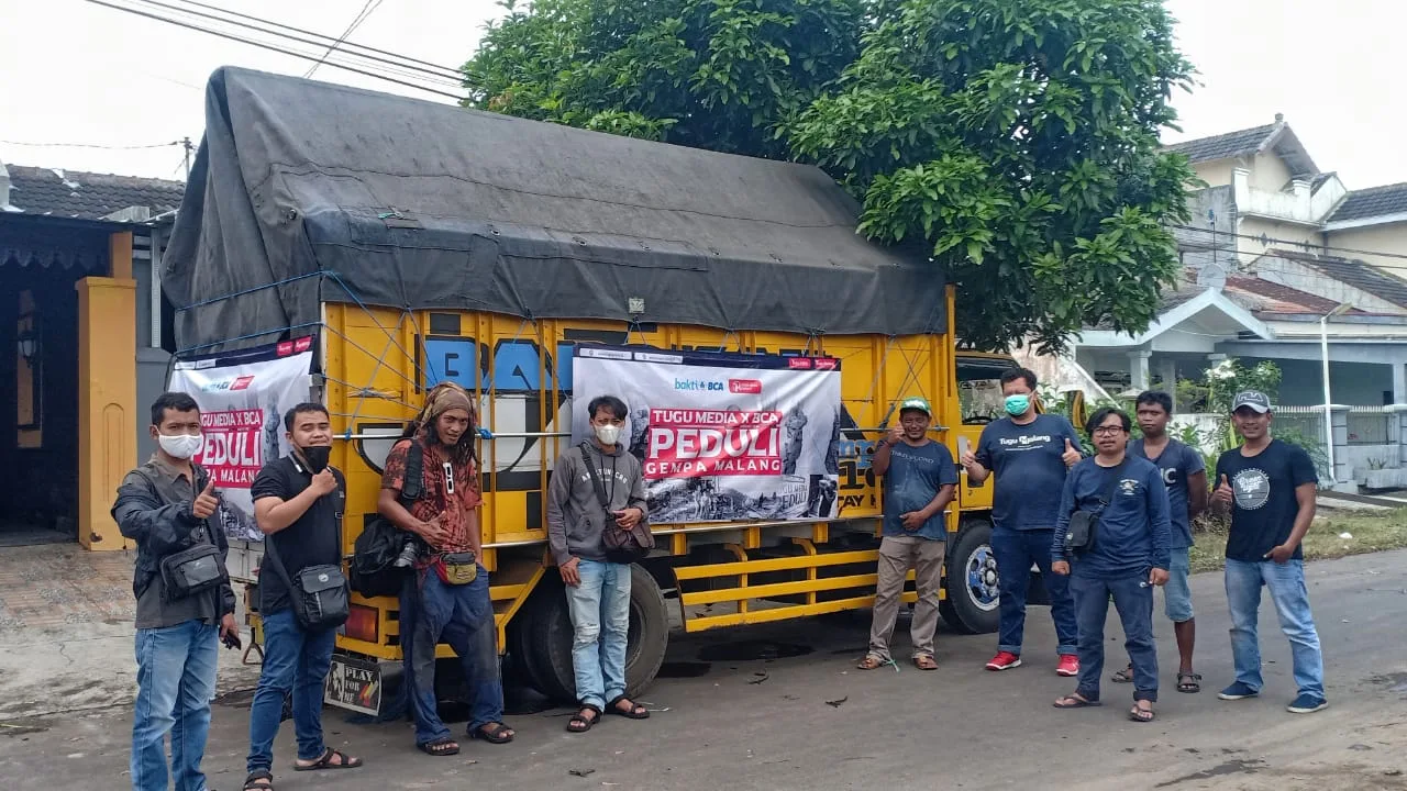 Bantuan siap diberangkatkan. foto/Rizal Adhi Pratama