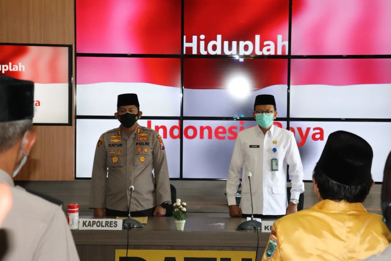 Kapolres Batu dan Kemenag Kota Batu dalam pengukuhan Dai Kamtibmas (Polres Batu)