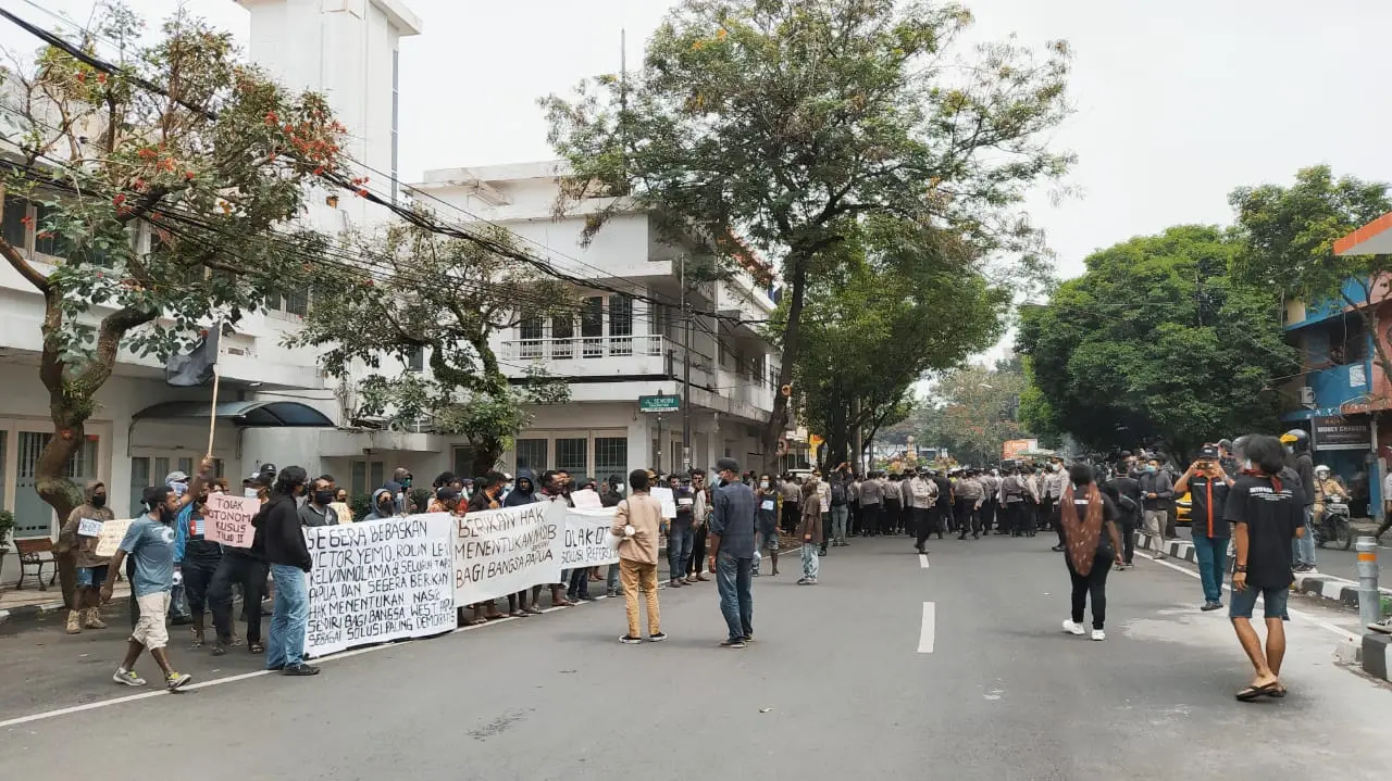 Demo AMP Papua Merdeka di Malang Diwarnai Seteru Massa Tandingan