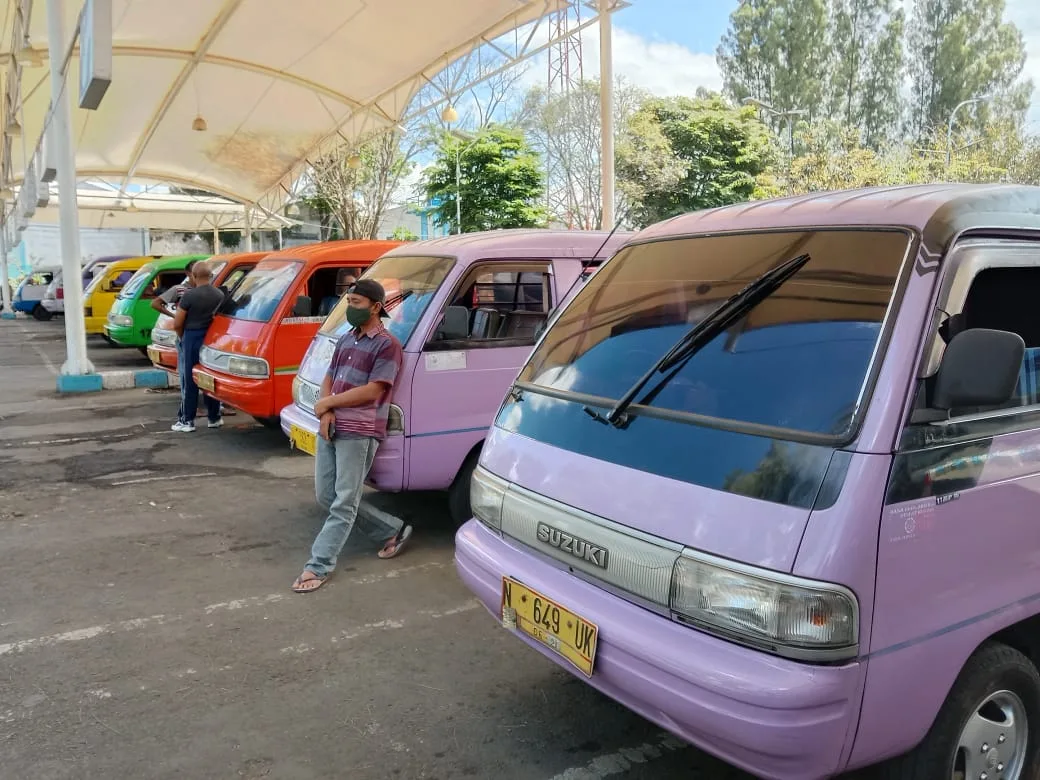 Kota Batu - Sopir Angkot Kota Batu Terseok Seok Hadapi Sepinya Penumpang