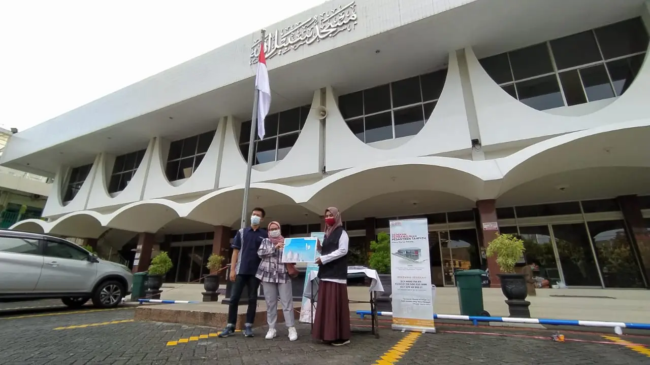 Upaya Wardah Cegah COVID-19 Lewat Aksi Bagi 2000 Handgel Gratis di Masjid se-Malang Raya