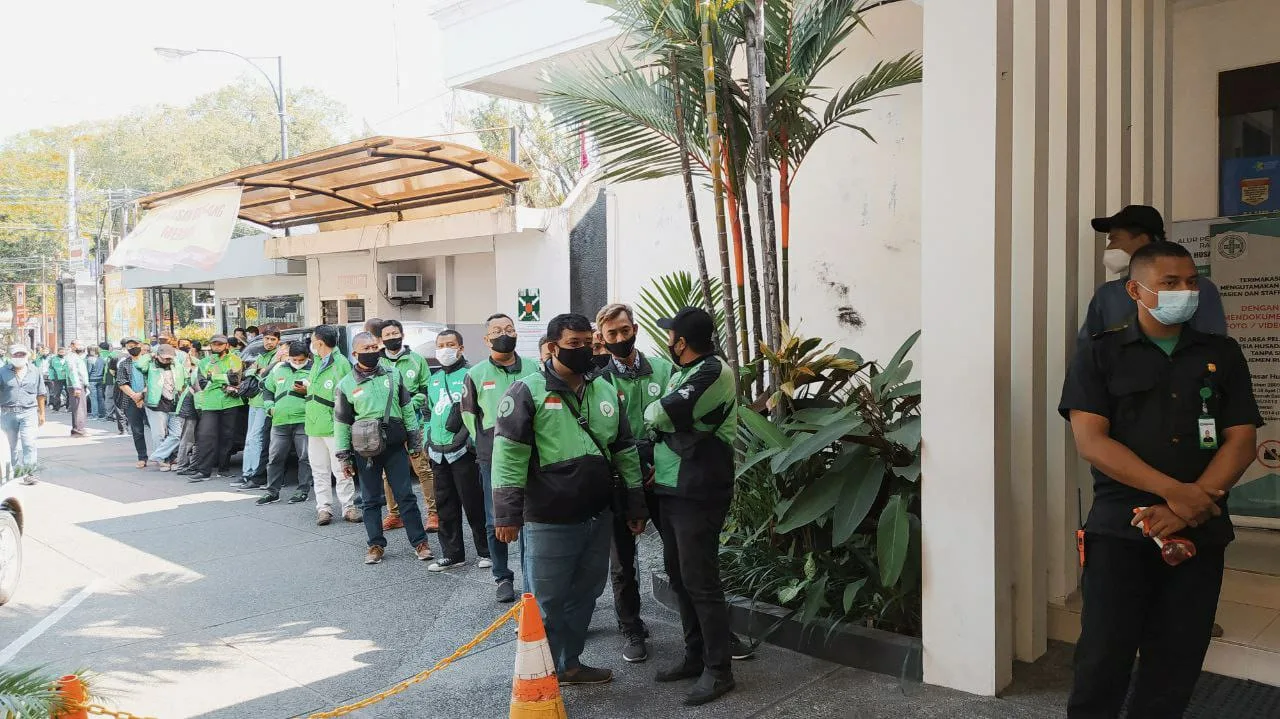 ojol - Ribuan Pengemudi Ojol Jalani Vaksinasi COVID-19