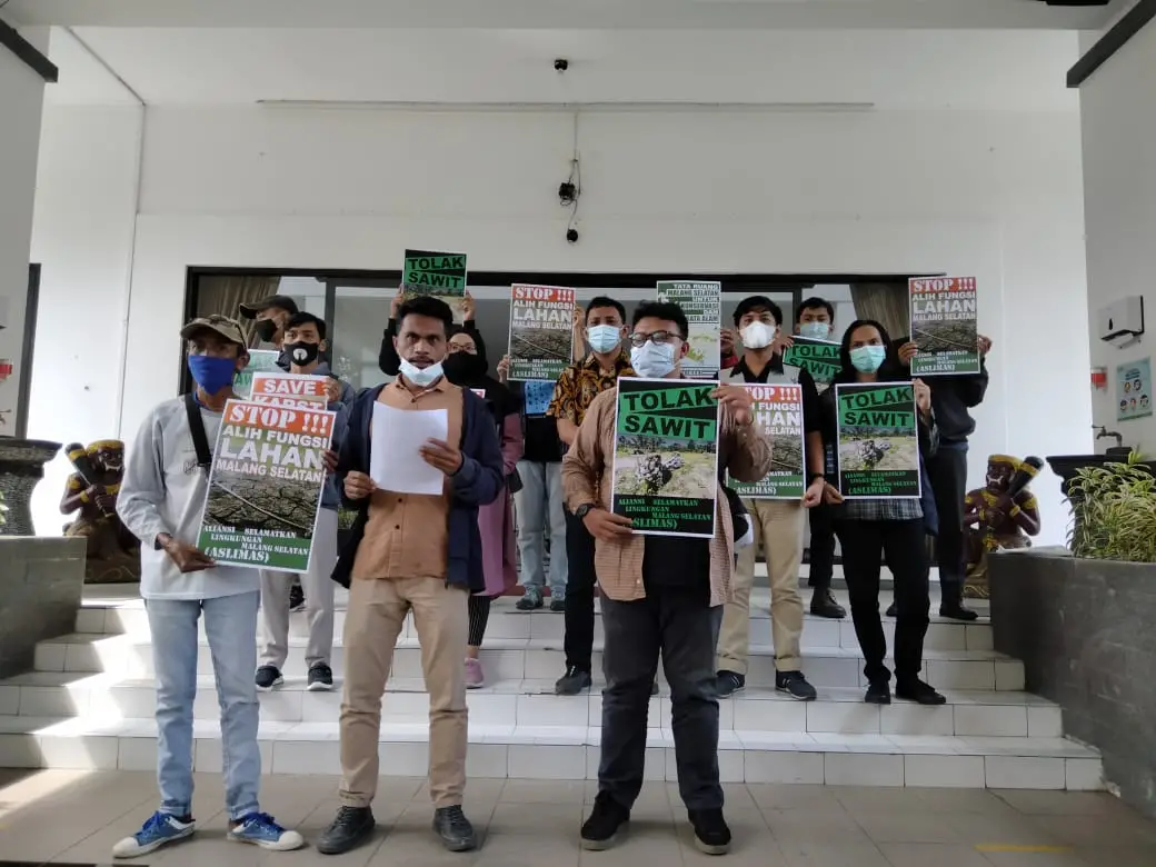 aktivis - Puluhan Aktivis Lingkungan Geruduk Kantor DPRD Kabupaten Malang Terkait Masalah Sawit