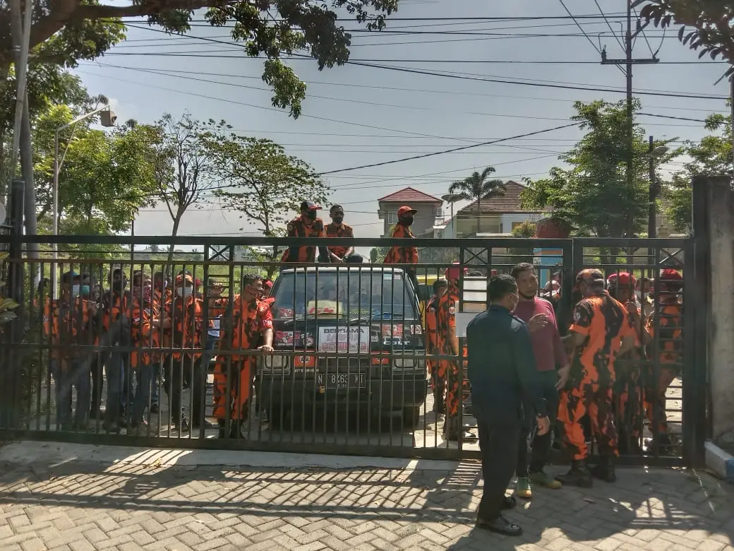 Desak Transparansi, Pemuda Pancasila Geruduk SMA SPI Kota Batu