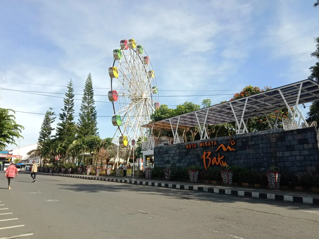 Suasana Alun-alun Kota Batu. Foto: Sholeh (Tugu Malang).