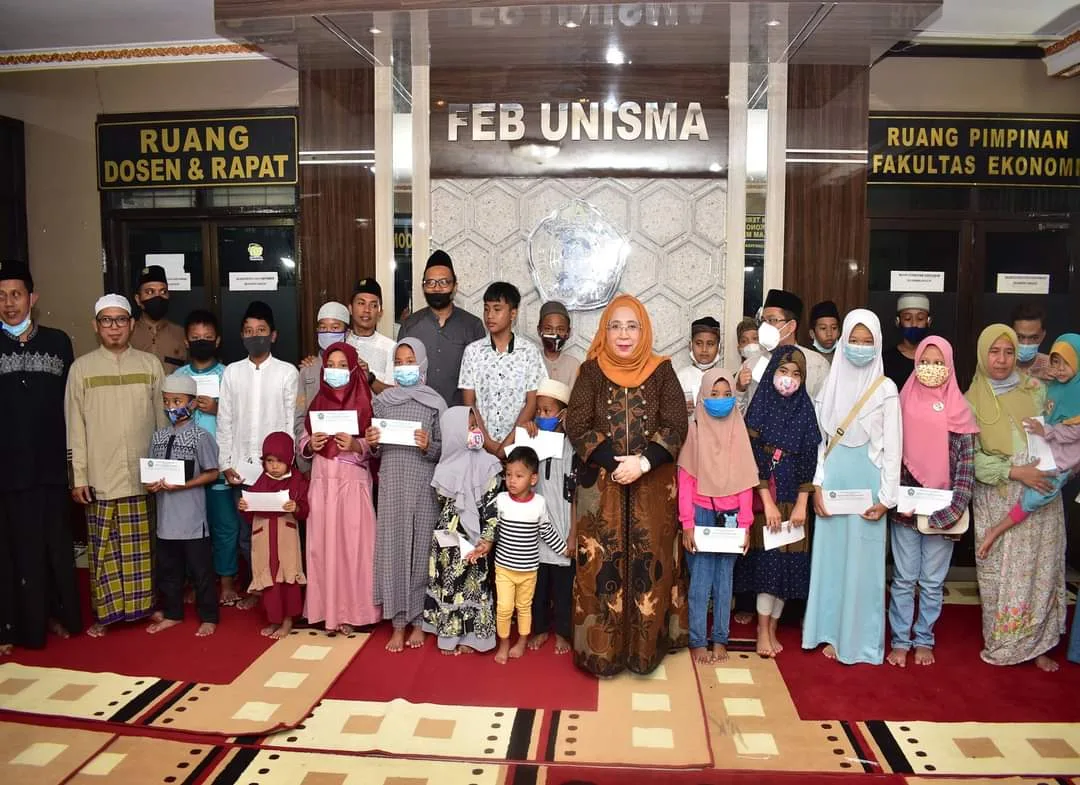 FEB UNISMA Santuni Yatim Piatu Duafa di Dies Natalis Ke-40