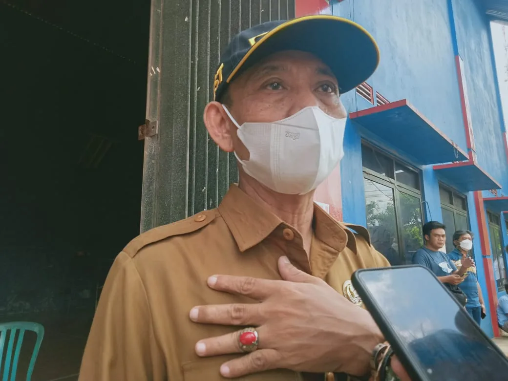 Kepala Dinas Sosial Kabupaten Malang, Nurhasyim, saat diwawancarai tugumalang.id. Foto: Rizal.