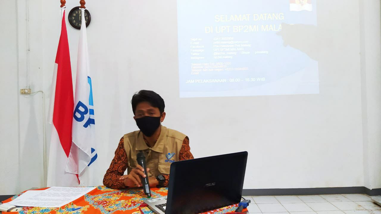 Koordinator UPT BP2MI di Malang, M. Kholid Habibi saat konferensi pers, Senin (14/6/2021). Foto/Azmy