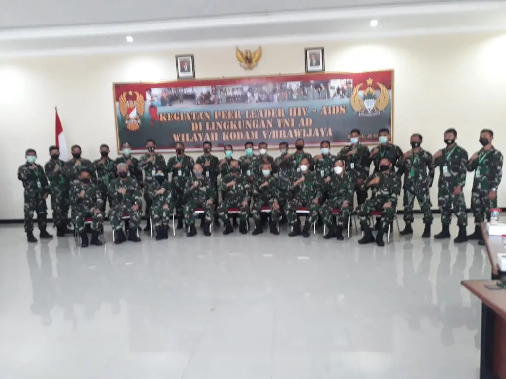 TNI AD - TNI AD Kodam V Brawijaya Adakan Peerleader HIV/Aids di Kampus ITSK dr. Soepraoen
