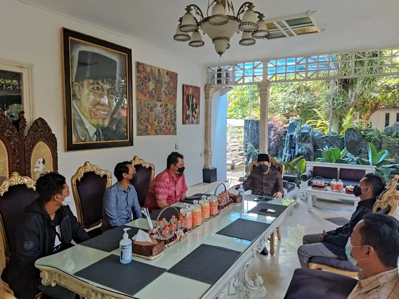 Soekarno, Gus Ipin dan Kopiah Madura