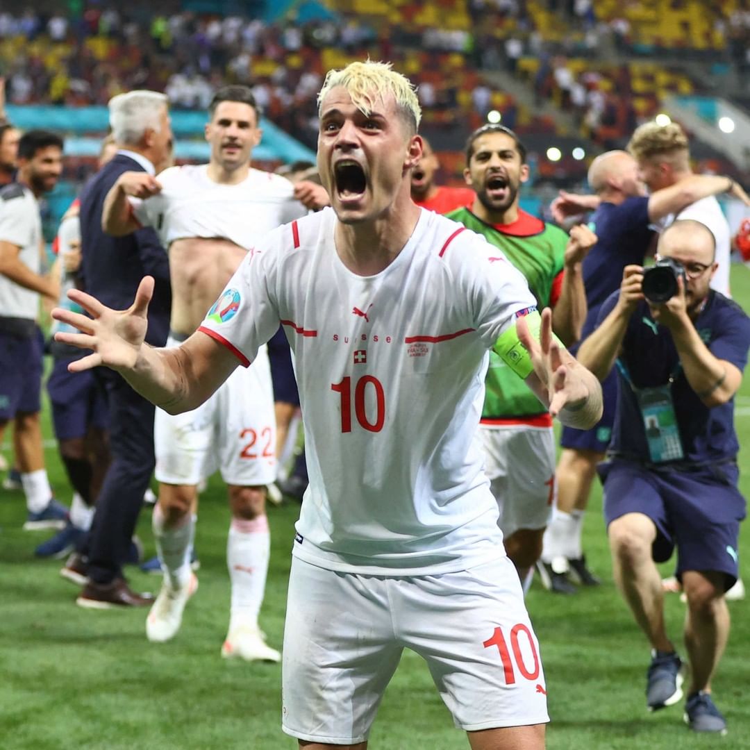 Granit Xhaka saat merayakan timnya lolos babak 8 besar EURO 2020, credits Instagram Euro 2020.