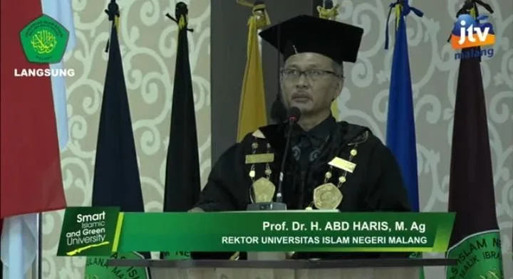 Rektor UIN Maliki Malang, Prof. Abdul Haris saat melakukan sambutan dalam wisuda daring.