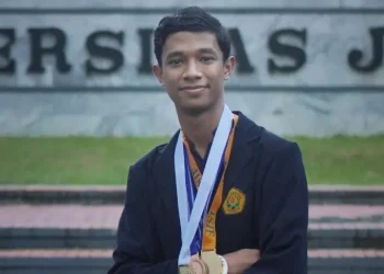 Thabed Tholib Baladraf, peneliti limbah jerami jadi masker/tugu malang