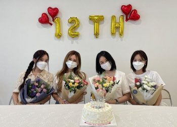 T-ara sedang merayakan 12 tahun debut mereka/tugu malang