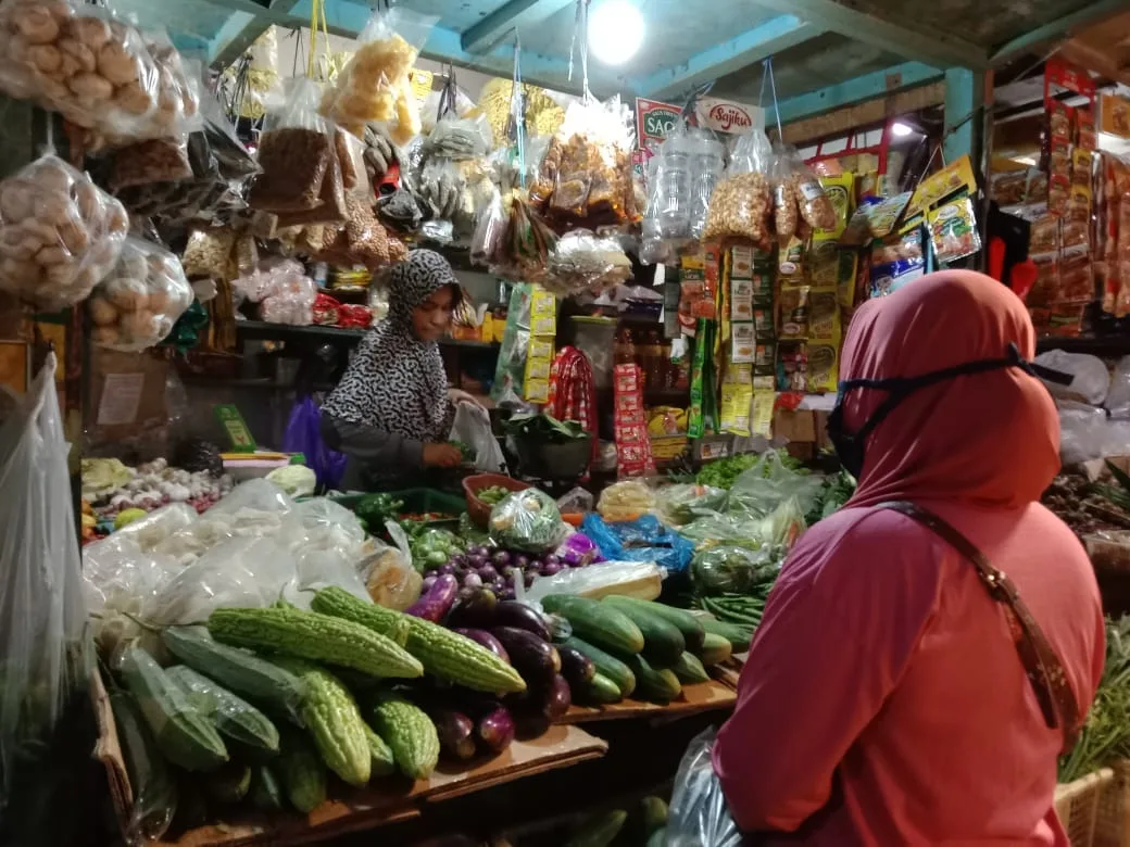 Pasar Induk Kota Batu - Mobilitas Dibatasi, Pasar Induk Kota Batu Lesu
