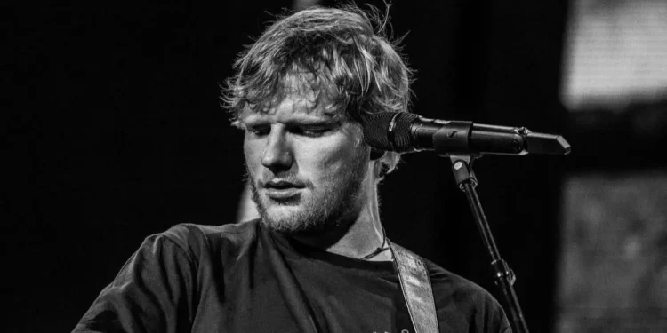 Ed Sheeran
Sumber Foto: Instagram @teddysphotos