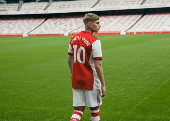 Emile Smith Rowe pakai no punggung 10 di Arsenal