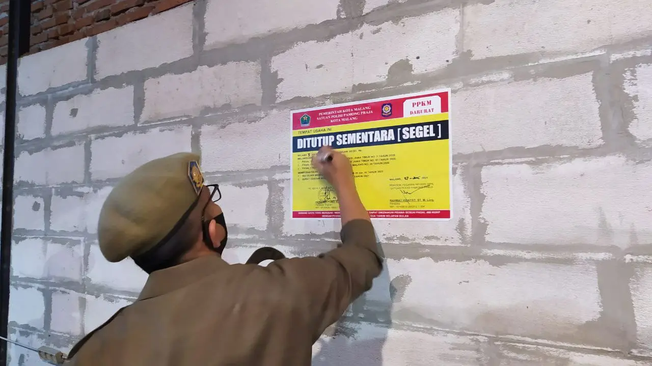 Pekan Pertama PPKM Darurat, Satpol PP Kota Malang Segel 7 Kafe