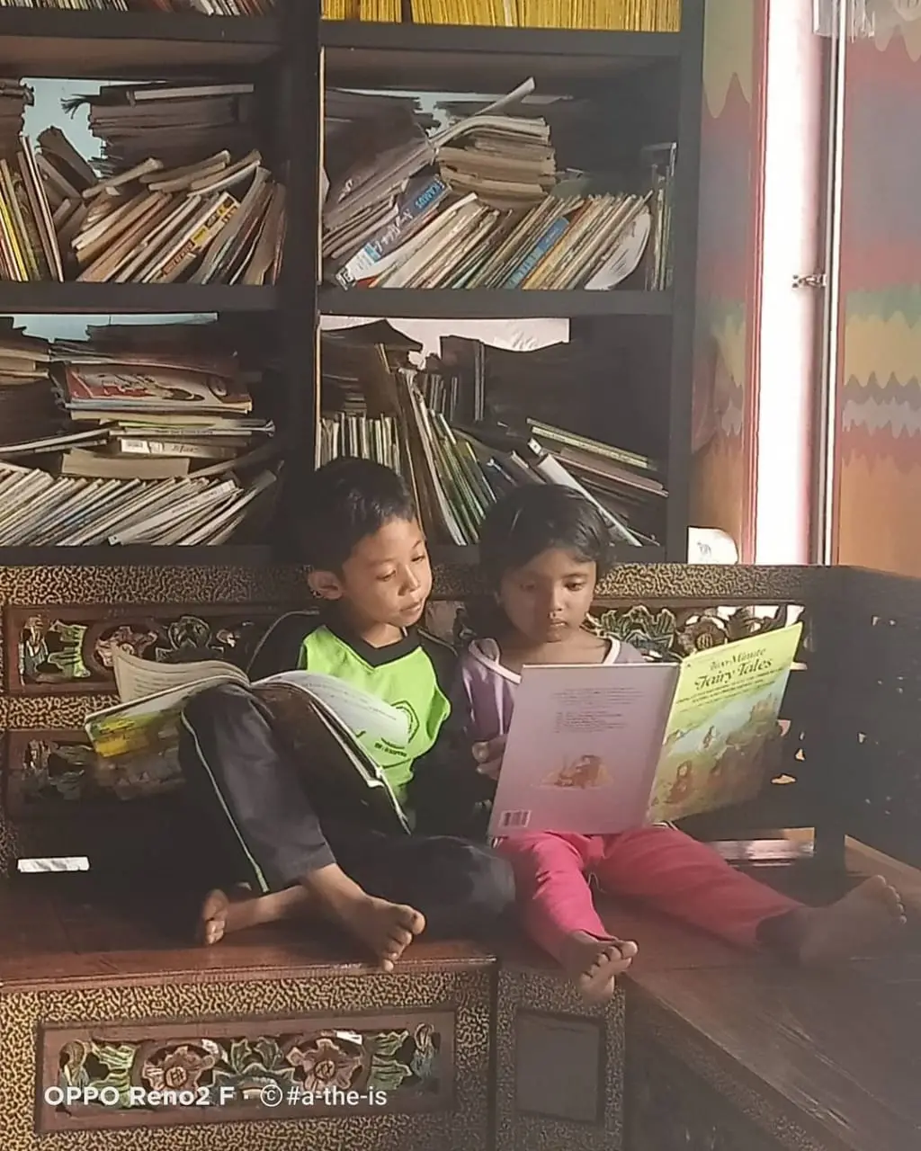 perpustakaan - Di Perpustakaan Anak Bangsa, PlayStation jadi Pancingan agar Anak Membaca Buku