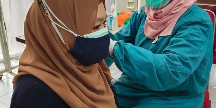 Vaksinasi COVID-19 di Polkesma Malang. Foto: dok