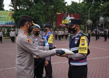 Polres Malang Bagikan 1.000 Sembako untuk Warga Terdampak PPKM Darurat
