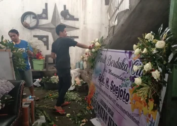 pandemi - Pandemi COVID-19, Permintaan Karangan Bunga Duka Cita Meningkat