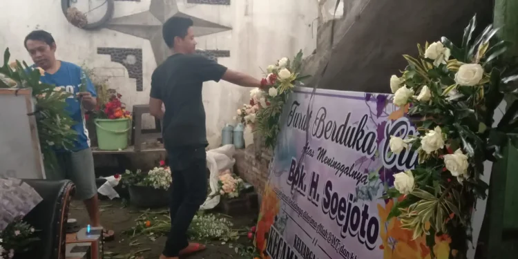 pandemi - Pandemi COVID-19, Permintaan Karangan Bunga Duka Cita Meningkat