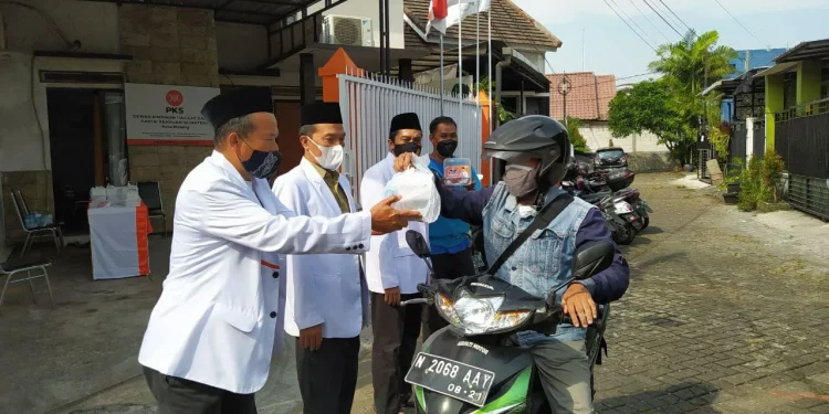 PKS - Idul Adha, PKS Kota Malang Turut Berbagi Sejuta Paket Daging Kurban